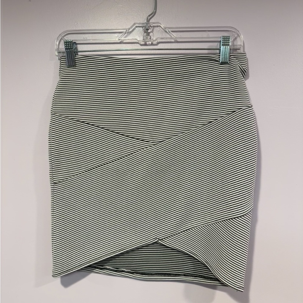 Black and white stripe forever 21 mini skirt